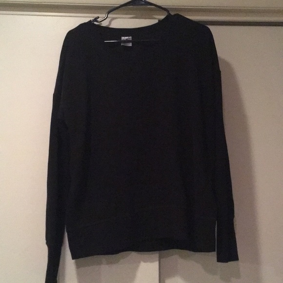 Black athletic shirt - Picture 1 of 4